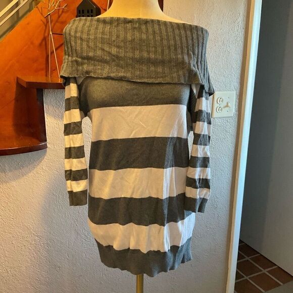 Express Womens Stripe Off Shoulder Cotton Blend Knit Sweater Gray White Size XS - Picture 7 of 8
